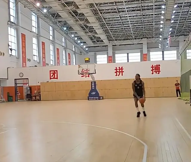 特殊体型的篮球运动员如何进行个性化训练_0